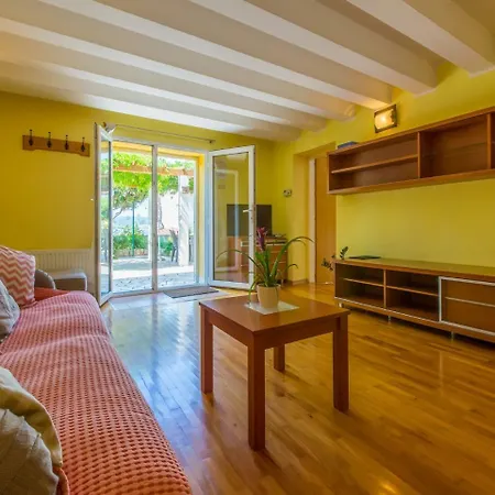 Neno Apartment *